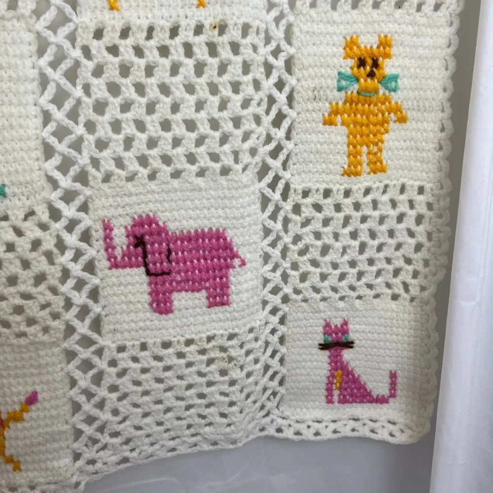Vtg Handmade Crotchet Baby‎ Blanket W/ Animal Cross Stitch Pattern Nursery Decor